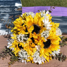 Load image into Gallery viewer, Sunflower boutonnieres Sunflower wedding flowers for bridal party Sunflower for groomsmen