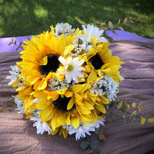 Load image into Gallery viewer, Sunflower boutonnieres Sunflower wedding flowers for bridal party Sunflower for groomsmen