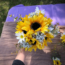 Load image into Gallery viewer, Sunflower boutonnieres Sunflower wedding flowers for bridal party Sunflower for groomsmen
