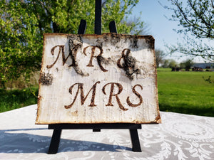 Mr and mrs sign for sweetheart table