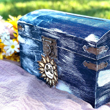 Load image into Gallery viewer, Sunflower card box- Wedding card box sunflower design - Hand engraved sunflower card box for wedding