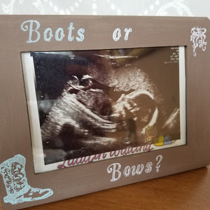 Boots or bows gender reveal centerpiece- Pregnancy reveal gifts for parents